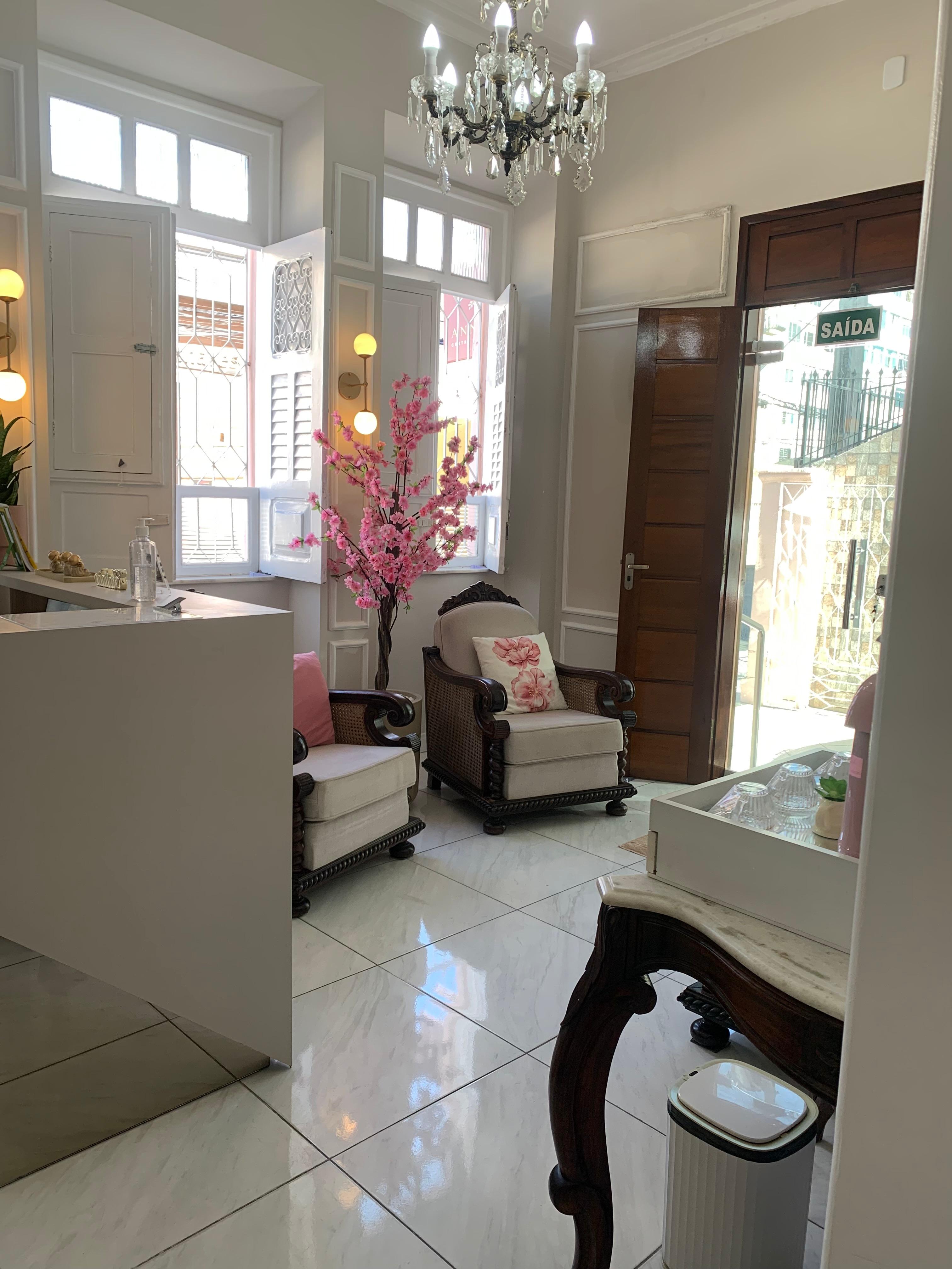Detalhes do espaço da clínica Anna Paula Estética com atmosfera elegante e confortável
